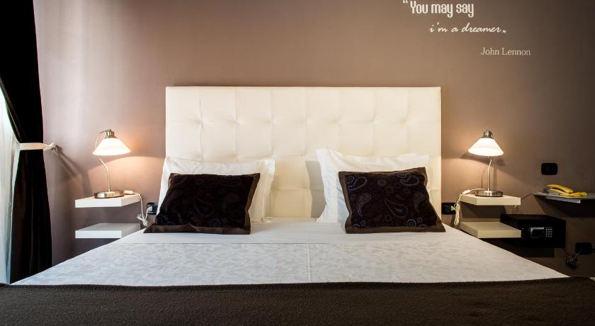 Hotel Mirage photo