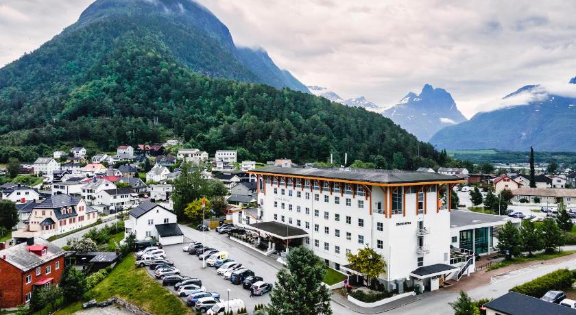 Grand Hotel Bellevue — Hotel in Andalsnes