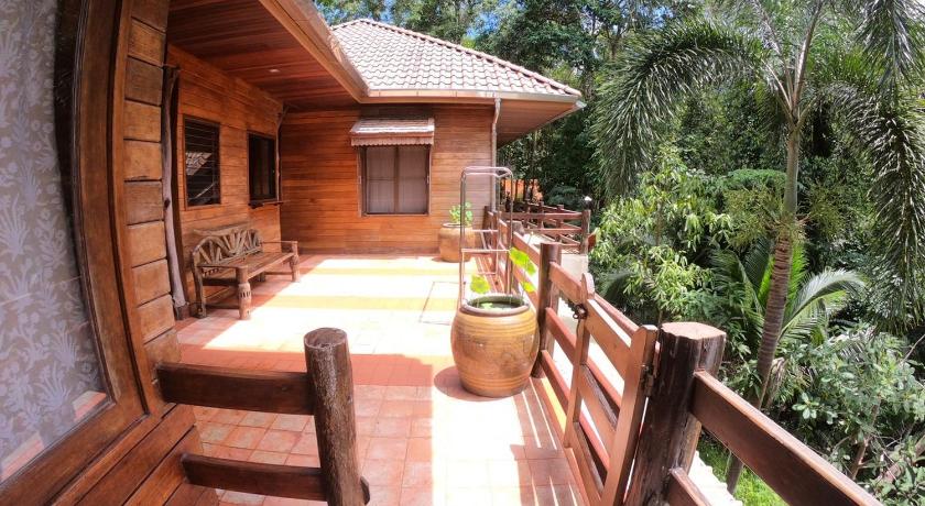 Image of Cottage with Garden View 1