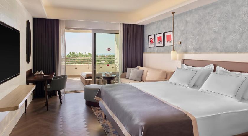 Image of Deluxe Room Direct Sea View 4