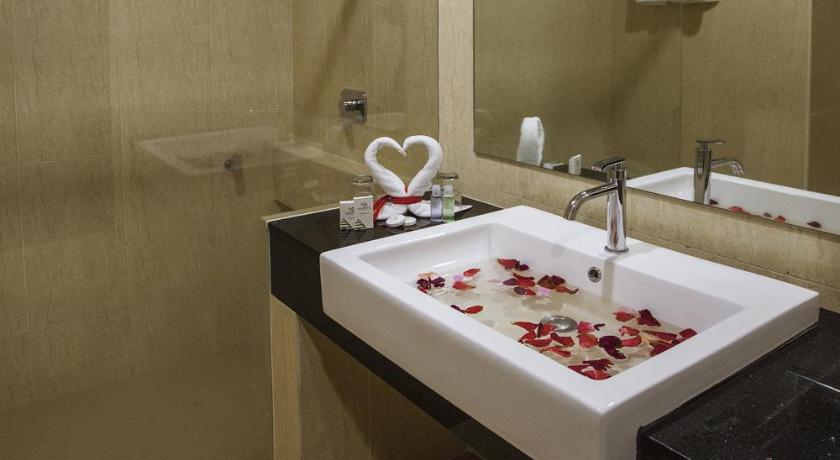 Cathayana Hotel Kuantan photo