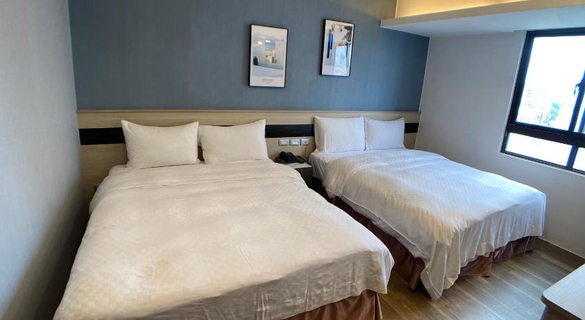 Bonjour Hotel - image 24