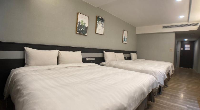 Bonjour Hotel - image 22