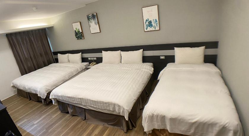 Bonjour Hotel - image 23