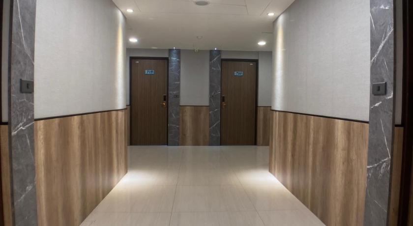 Bonjour Hotel - image 3