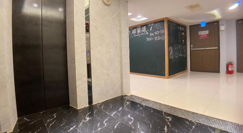 Bonjour Hotel - image 4