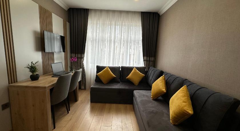 H&L Suites - image 12