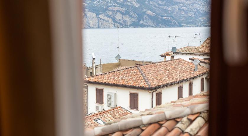 Hotel Lago Di Garda photo