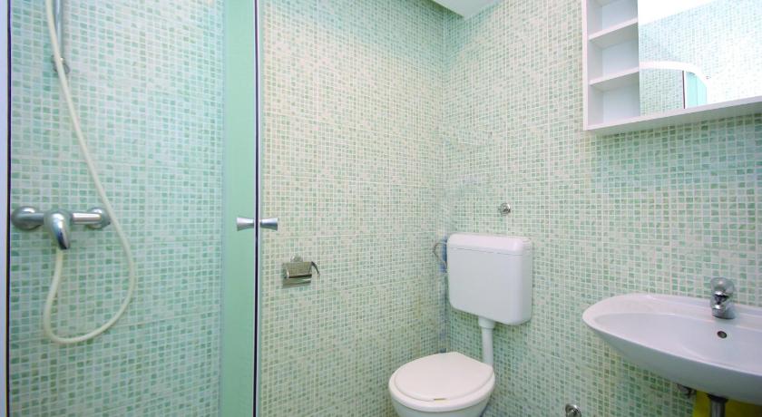 Makarska Apartments - image 45