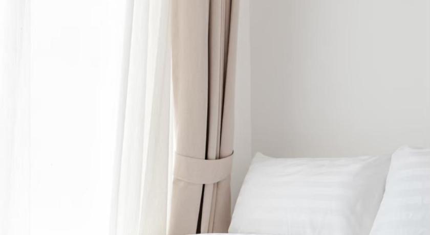 Image of Standard - Queen Room 7