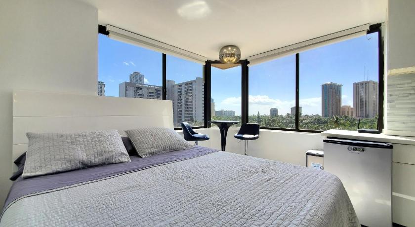 Waikiki beach modern studio No resort fee Best location