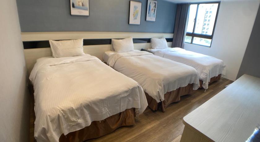 Bonjour Hotel - image 25