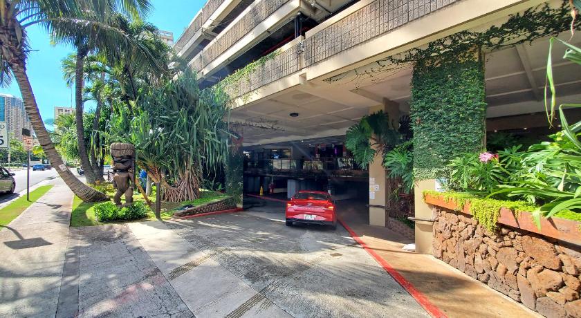 Waikiki beach modern studio No resort fee Best location