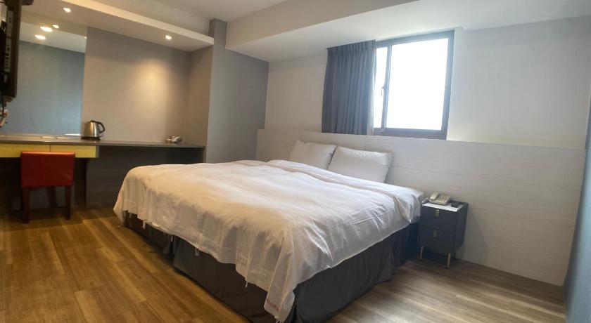 Bonjour Hotel - image 50