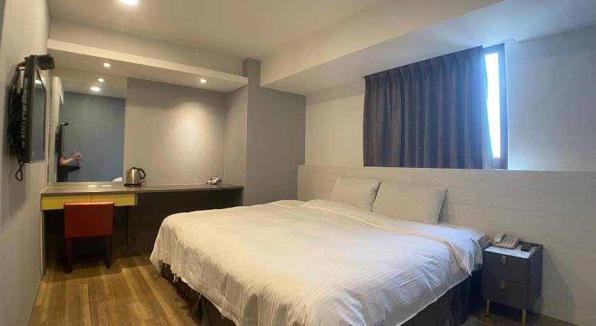 Bonjour Hotel - image 26