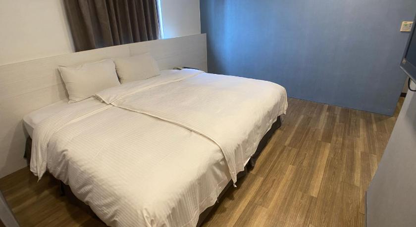 Bonjour Hotel - image 36