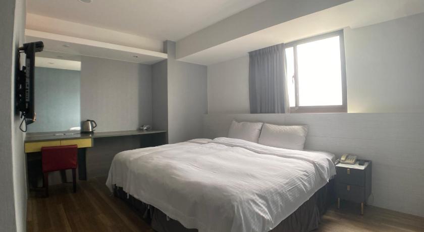 Bonjour Hotel - image 27