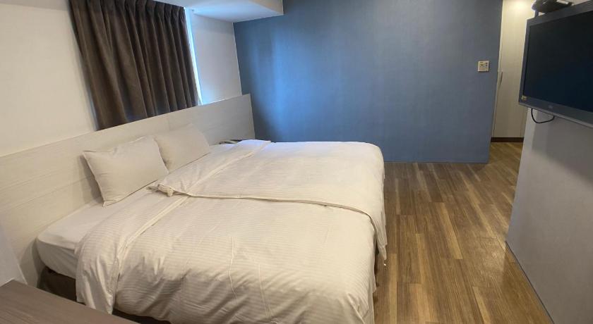 Bonjour Hotel - image 31