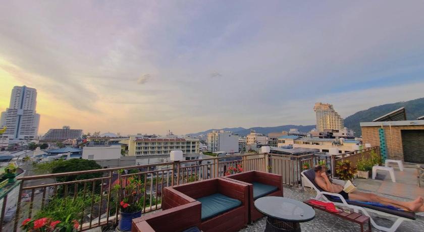 77 Patong Hotel & Spa - image 4