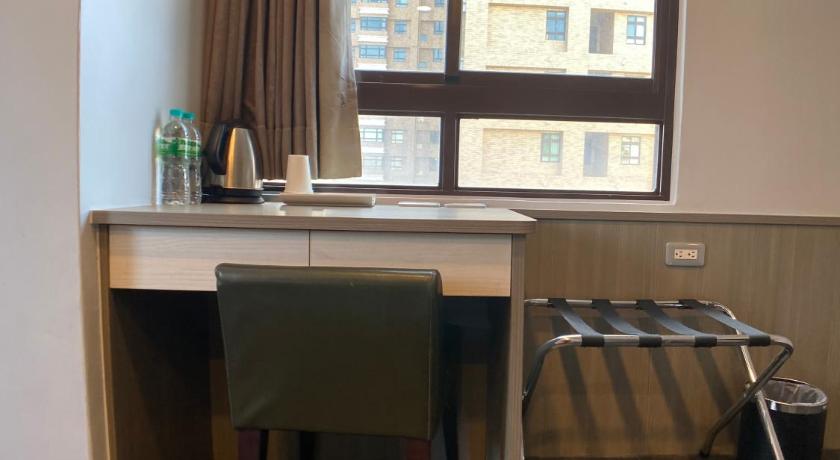 Bonjour Hotel - image 9