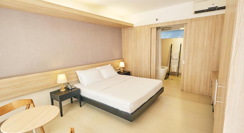 Image of Premier Deluxe King 1