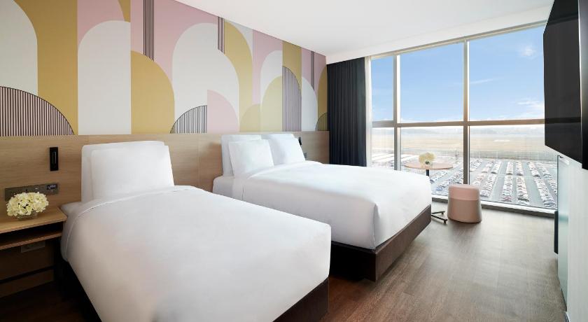 Image of Superior Room with 1 double bed plus 1 single bed 1