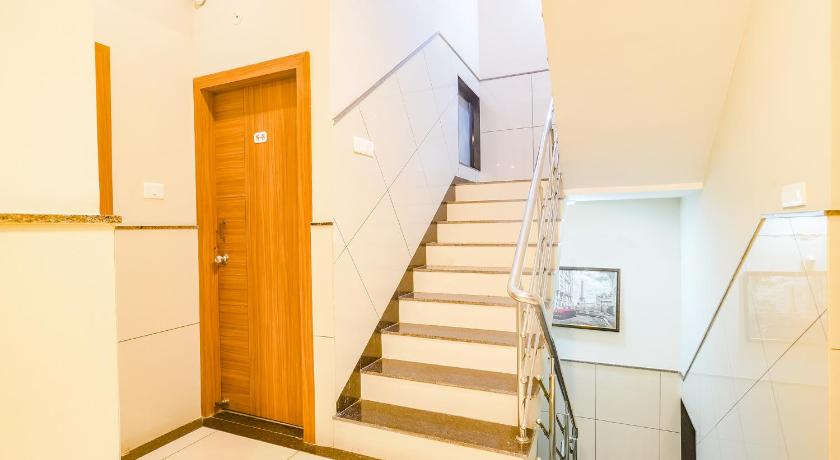 OYO 93027 Hotel Alpine photo