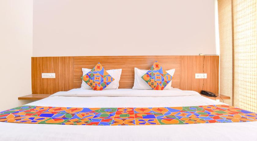 OYO 93027 Hotel Alpine photo