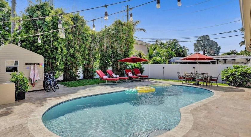 Hollywood Villa close to the BEACH w/HEATED POOL photo