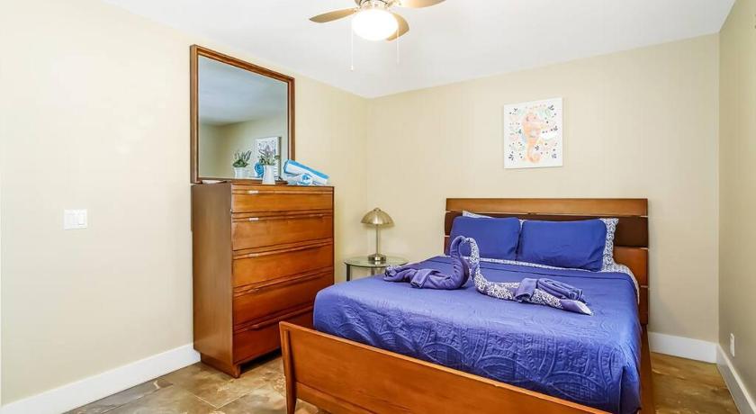 Hollywood Villa close to the BEACH w/HEATED POOL photo