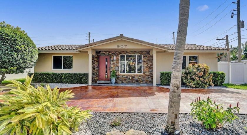 Hollywood Villa close to the BEACH w/HEATED POOL — Hotel in Hallandale Beach (FL)