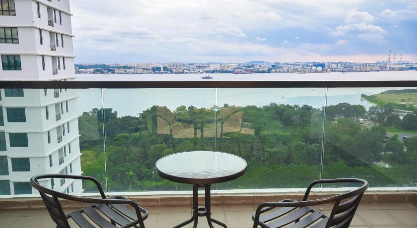 Balcony/terrace, Marina View Resort by Nest Home [Bathtub! Seaview] in Johor Bahru