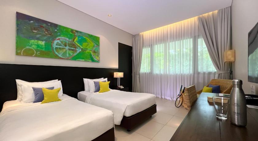 Image of Superior Twin Room - Pool Wing 1