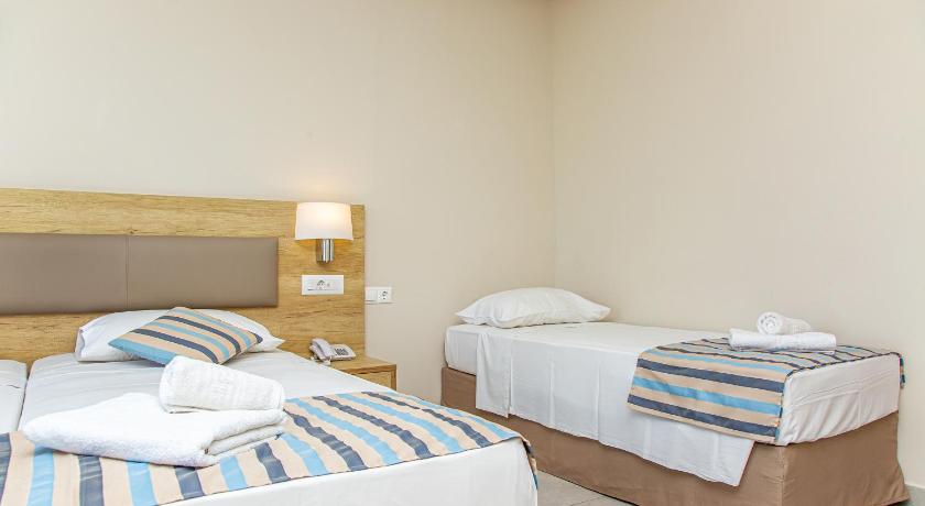Image of Superior Triple Studio with Sea View 8