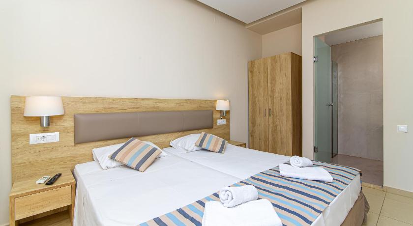 Image of Family Two-Bedroom Apartment with Sea View 11