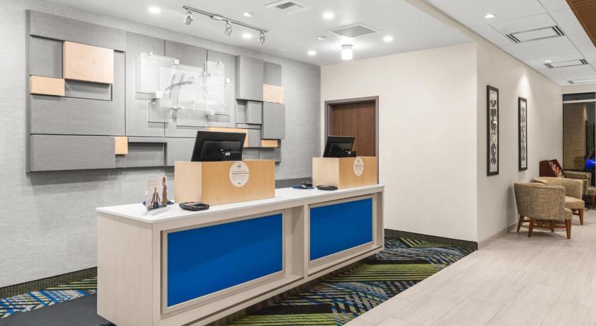 Holiday Inn Express Hotel & Suites Willows photo