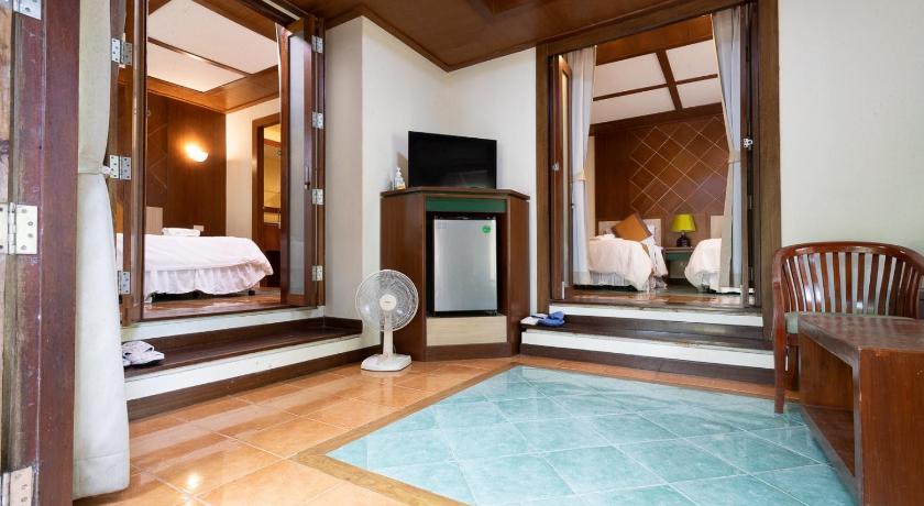 Image of One Bedroom Terrace Suite 3