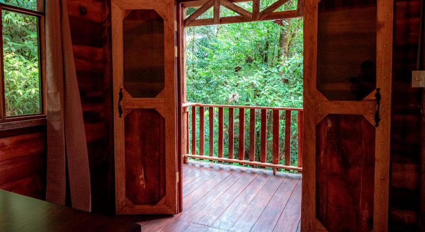 La Tigra Rainforest Lodge photo