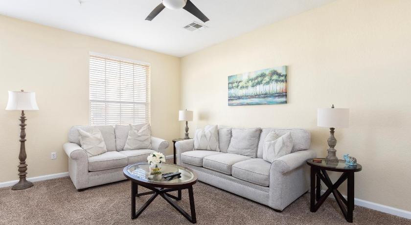 Image of Luxury Three-Bedroom Townhouse 9