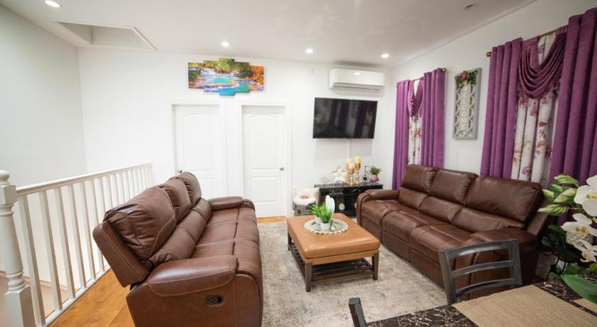 Three Bedroom Family Suite - Top Floor &amp; Skylight — Hotel in New York (NY)