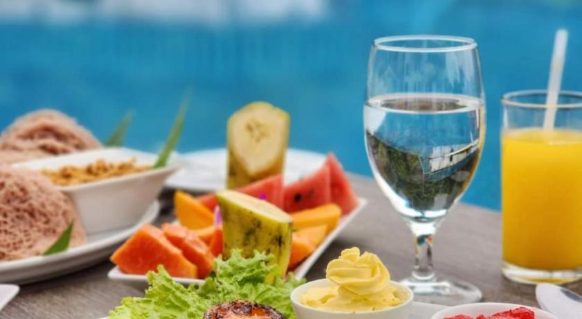 Elegant green beach resort - image 39