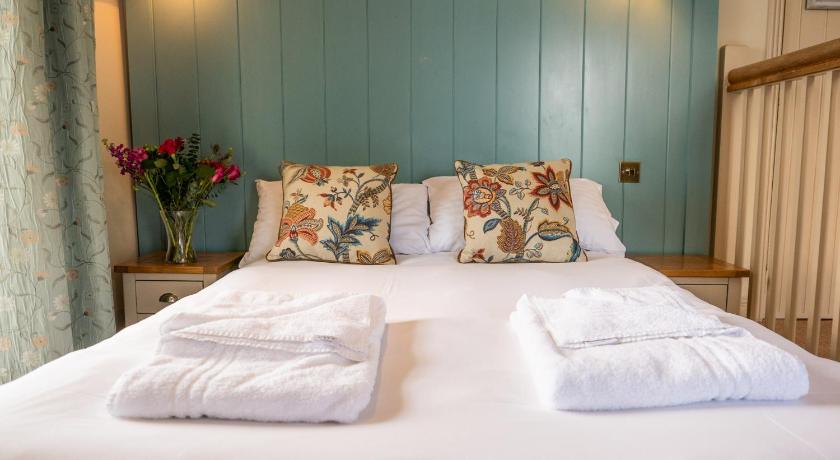 Edgcumbe Arms photo