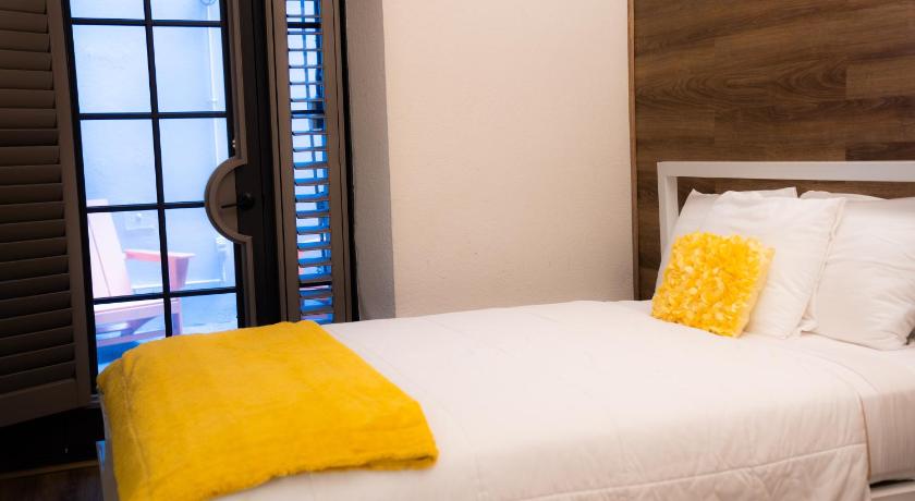 Image of Deluxe Double Room with Patio 4
