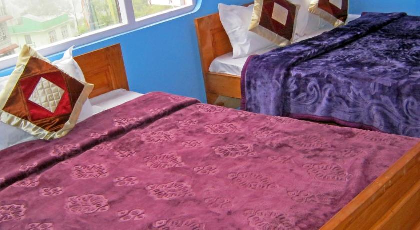 a bed room with two beds and a window, Hotel Tenzing Retreat in Lachung