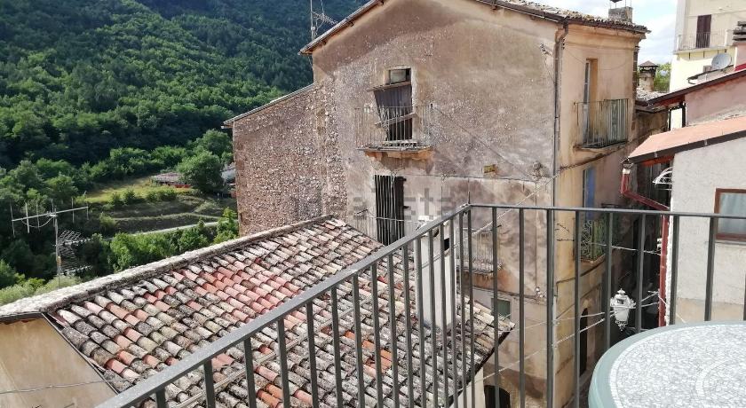 Casa nel borgo nella natura