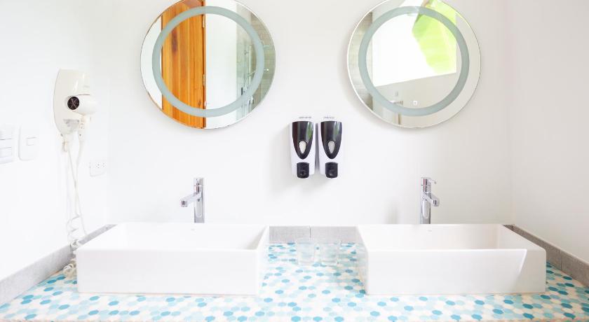 Image of Master Suite 8
