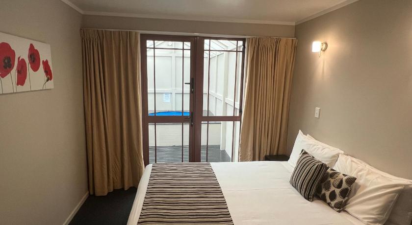 Image of One Bedroom Family Room 10