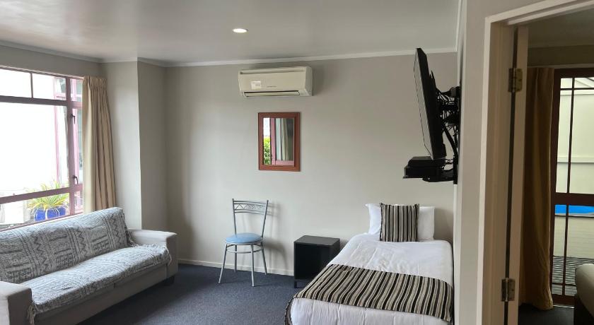 Image of One Bedroom Family Room 14