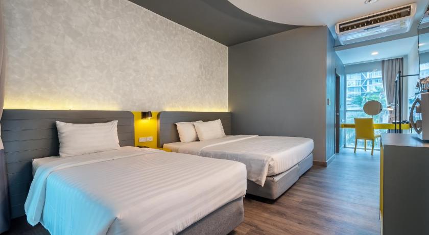 Image of Deluxe Triple 5