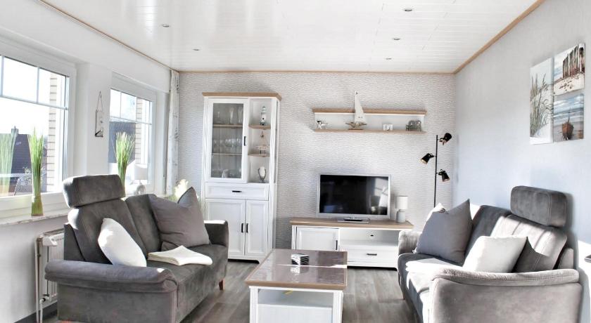 Nordsee Anker Unsere moderne 87 qm Ferienwohnung in Norden Ortsteil Ostermarsch
